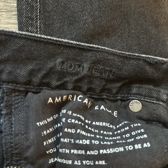 American Eagle Distressed black Mom Jean, Size 0 - Picture 3 of 10